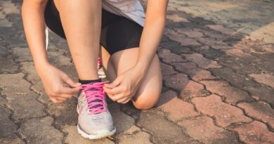 Should I stop running if my knee hurts?